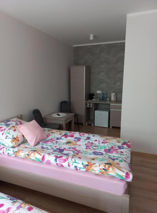 Pod Kogucikiem Aparthotel Krzyzanowice Exterior foto