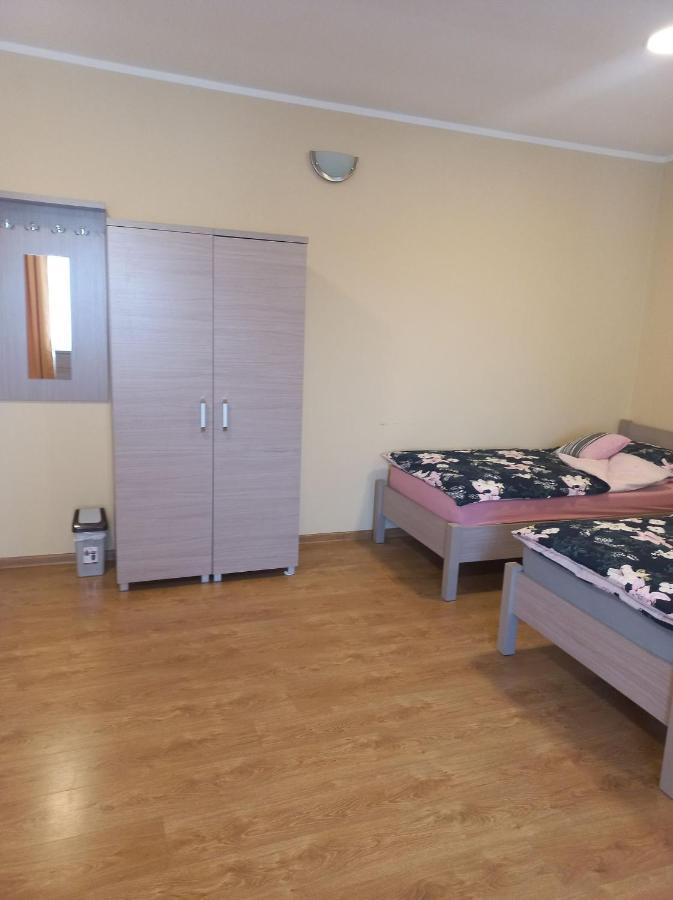 Pod Kogucikiem Aparthotel Krzyzanowice Exterior foto